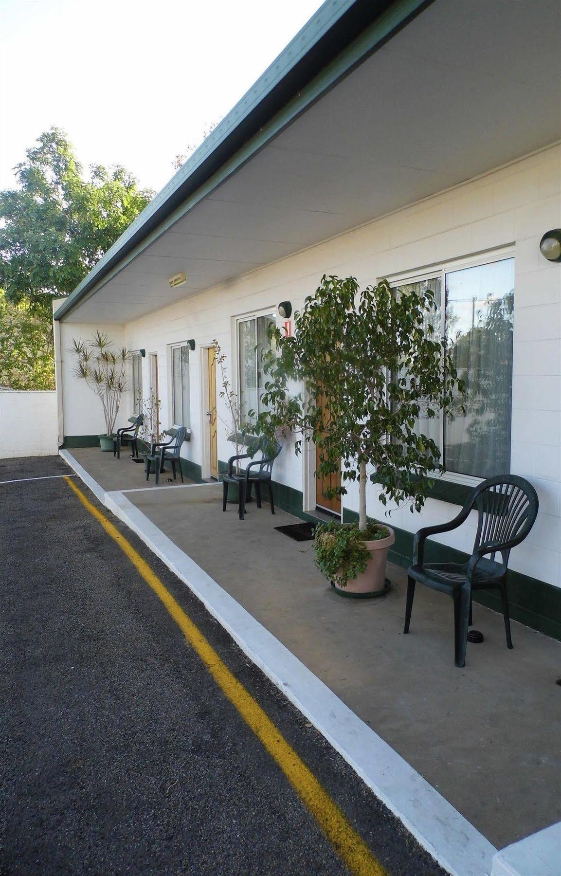 Central Point Motel Маунт-Айза Экстерьер фото