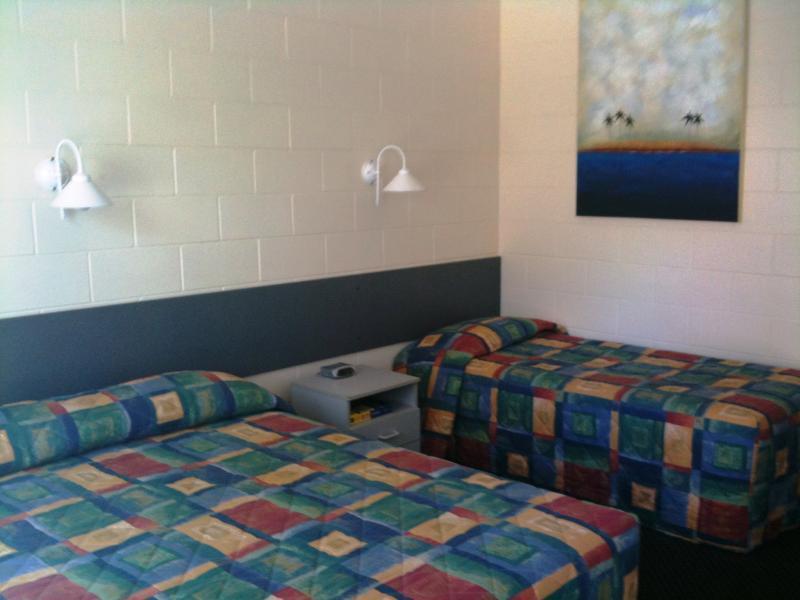 Central Point Motel Маунт-Айза Экстерьер фото